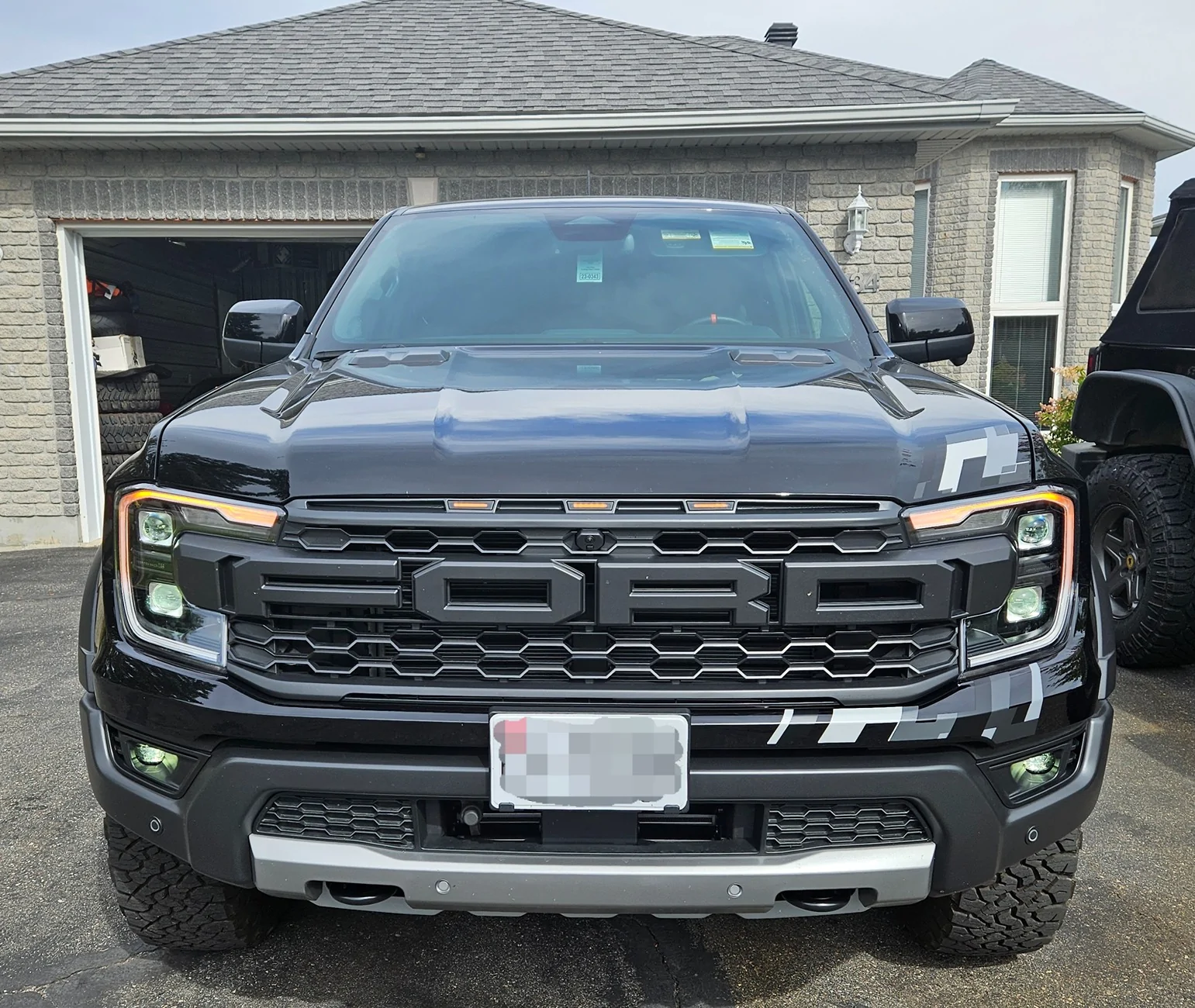 Ford Ranger Added missing decal on front bumper 20260925_120859