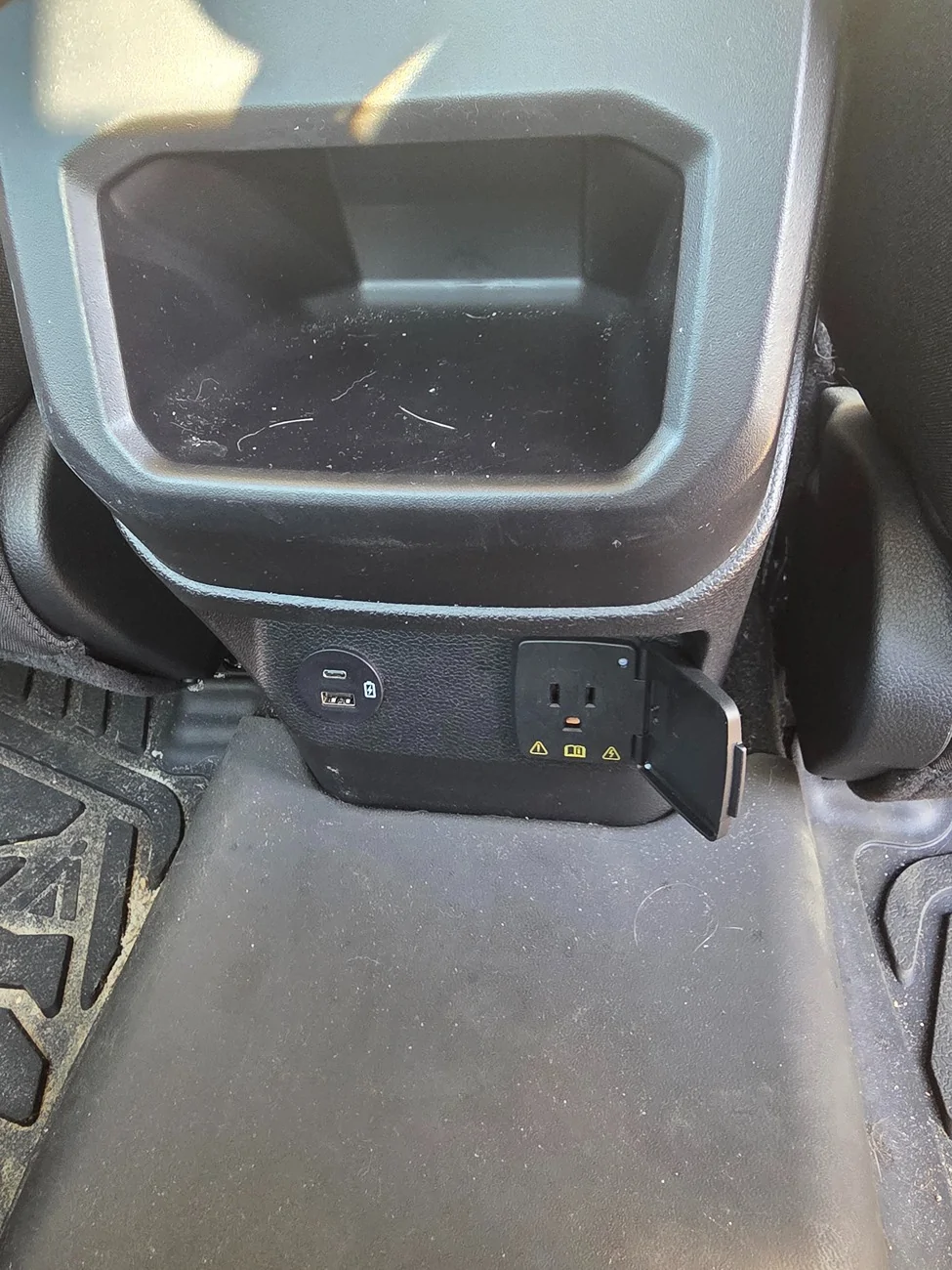 Ford Ranger No power to back seat outlets back seat