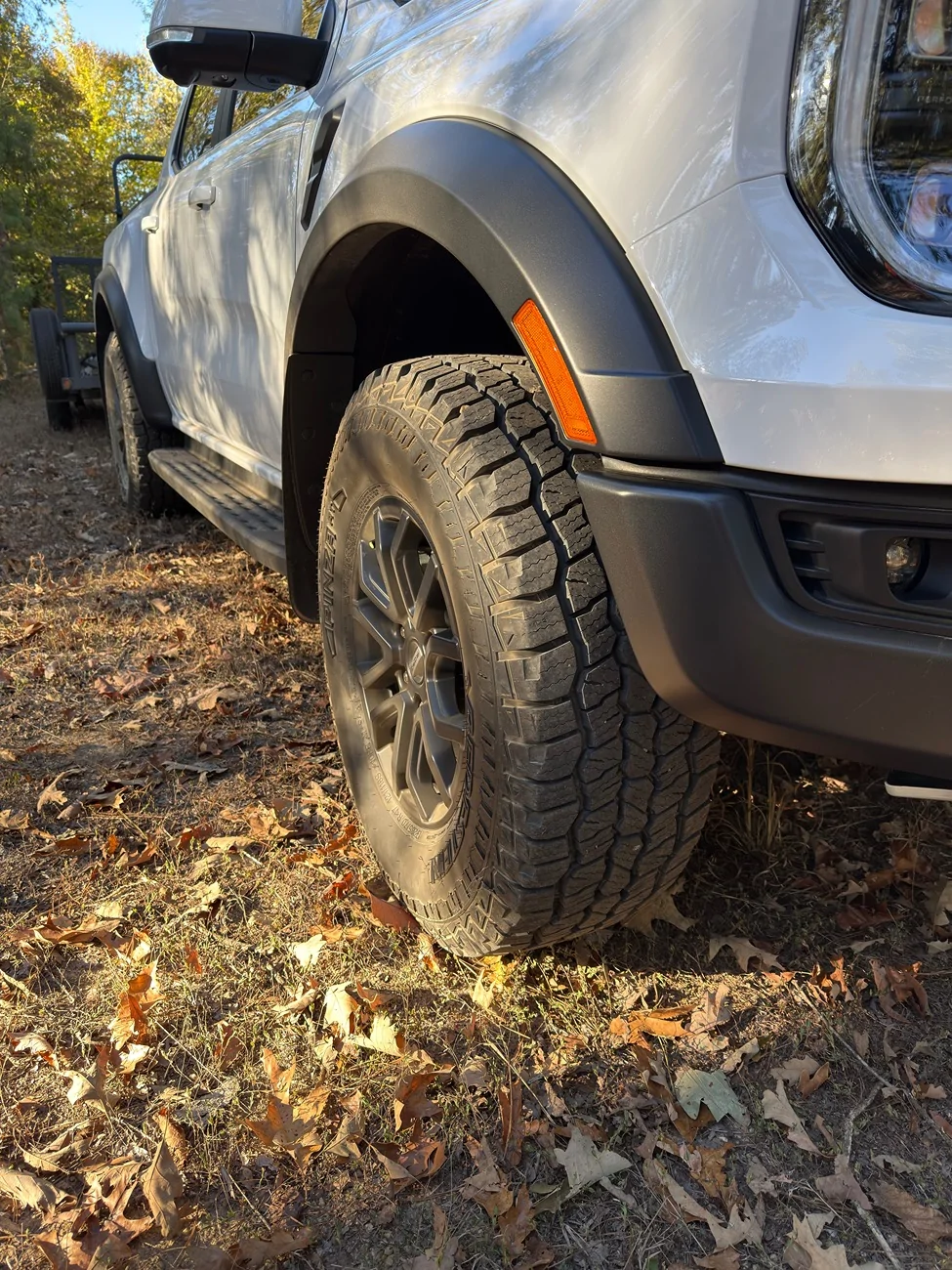 Ford Ranger Vredestein Pinza AT **installed** IMG_4272