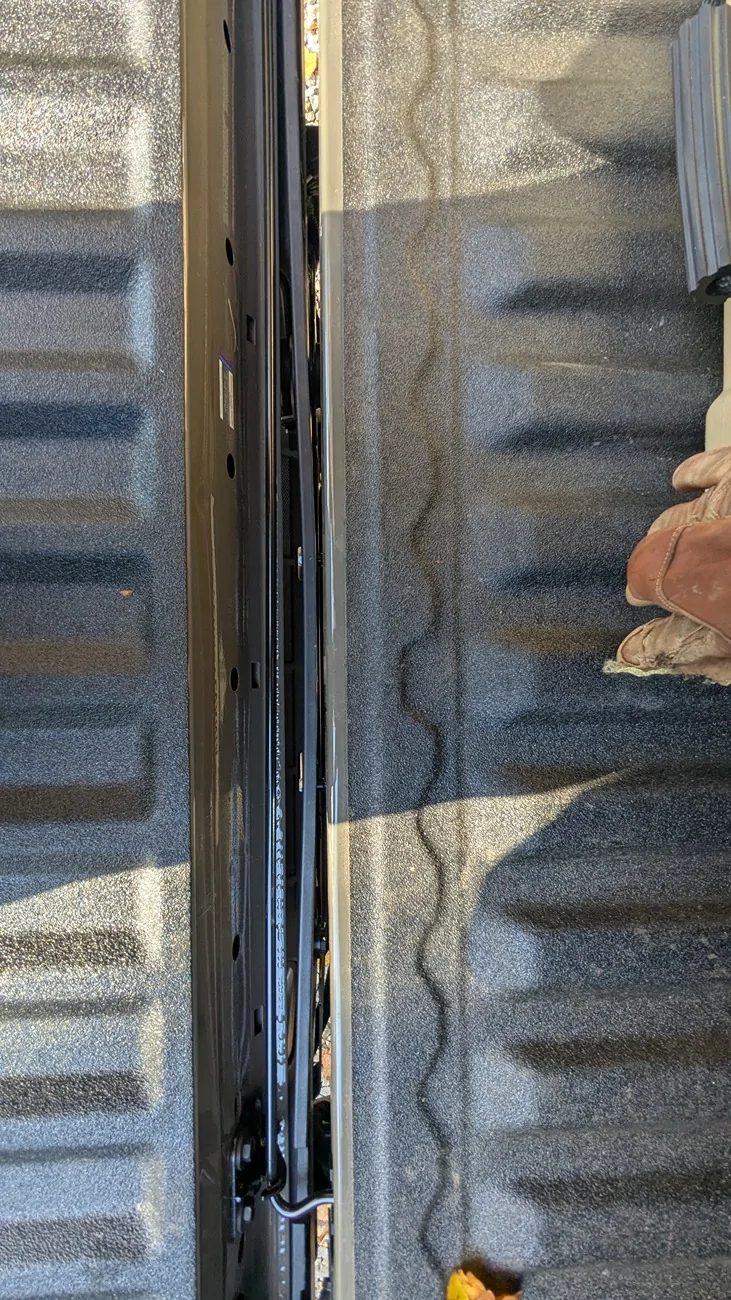 Ford Ranger How to clean area between tailgate and bed? PXL_20261030_180607129