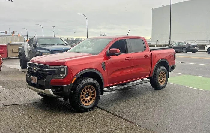 2" Lift, Method 703's and 275/70/17 Wildpeak tires on 2024 Ranger