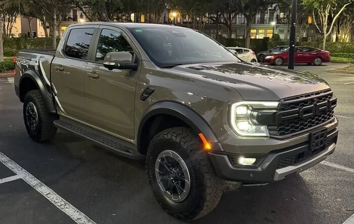Got a 2025 Ranger Raptor yesterday coming from a Mustang... whoa