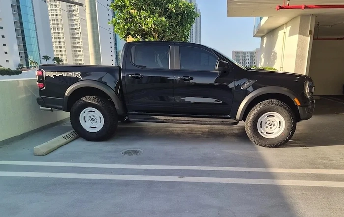 26 Ranger Raptor on Bronco Sasquatch wheels and tires