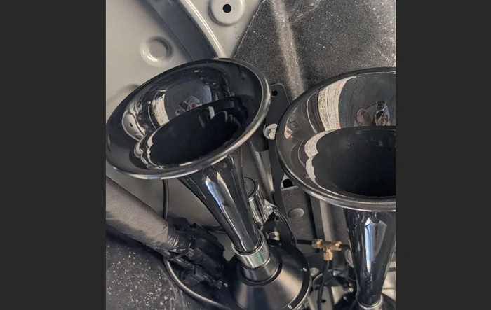Kleinn Train Horn and Onboard Air System installed / unboxing