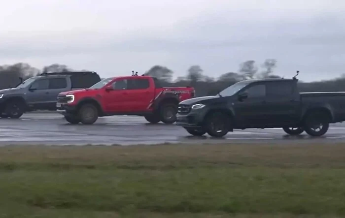 See Stock Ranger Raptor Drag Race Tuned Amarok, X-Class (Carwow)