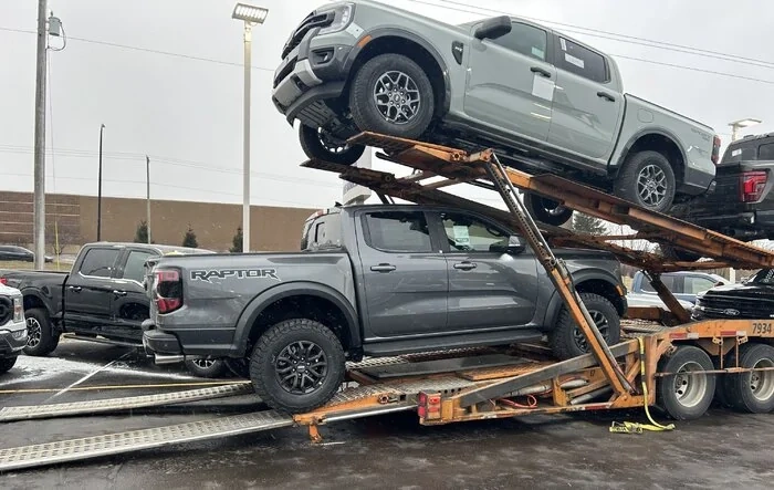 Watching my 2024 Ranger Raptor get unloaded off delivery truck! 🤩😱 [cold start video added]!